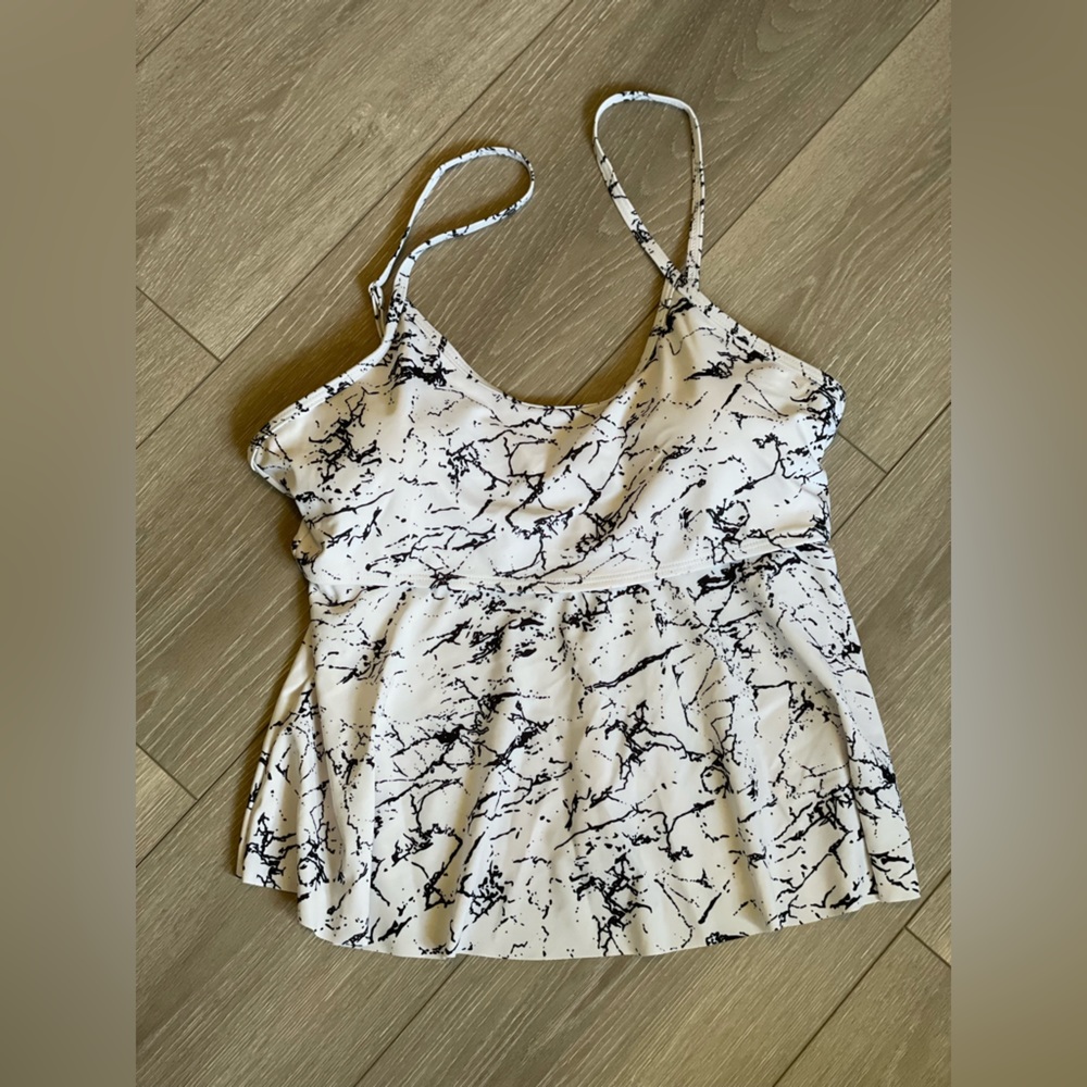 SHEIN Ruffle Top Bikini - Picture 3 of 5